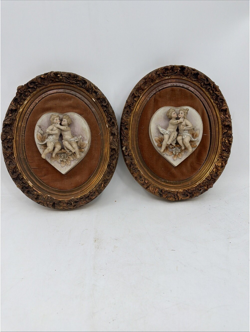 Set of 2 Vtg. Cherub Chalkware/Porcelain Plaques / Velvet Frame - Arnart